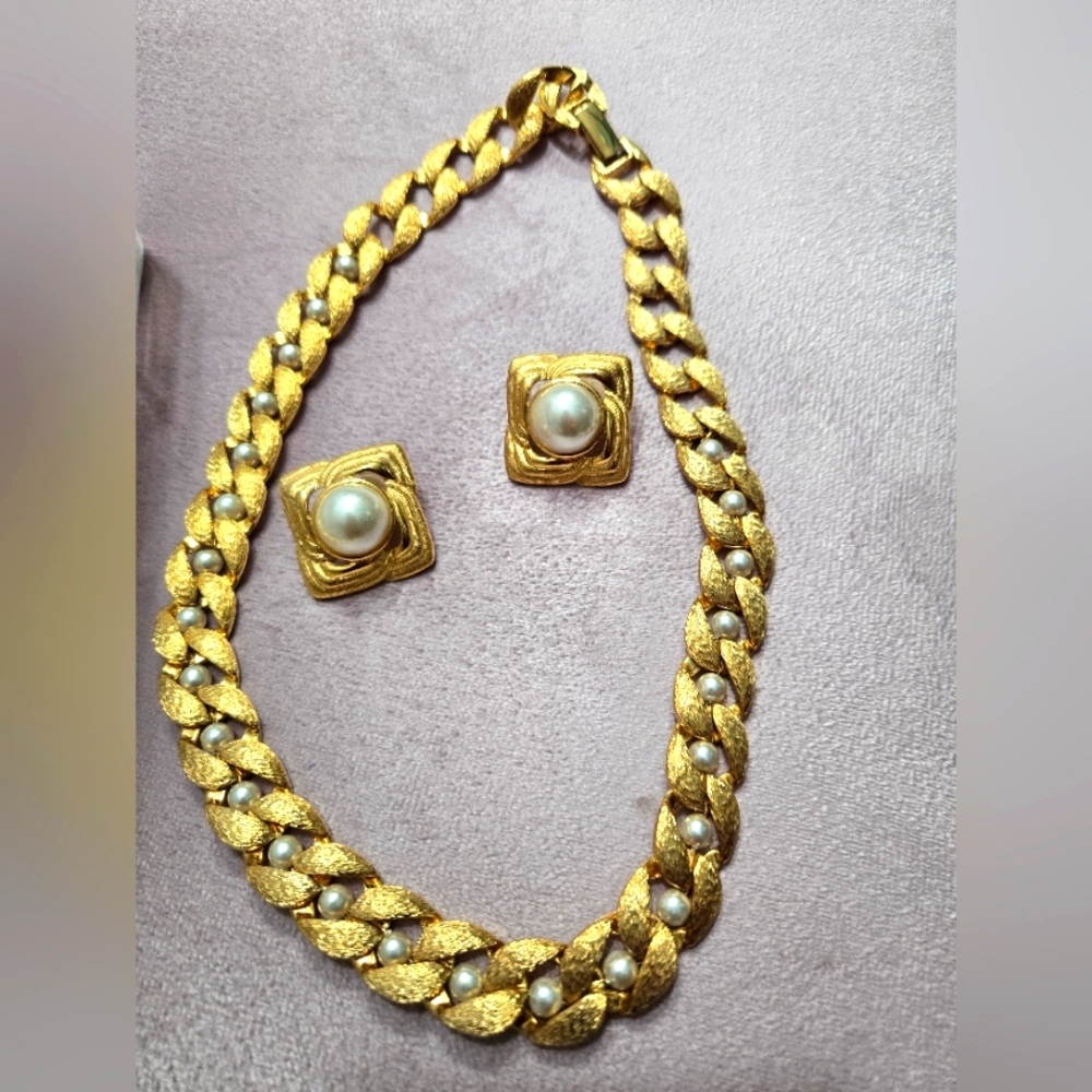 Vintage napier goldtone Necklace/earrings